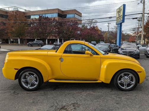 2004 Chevrolet SSR LS