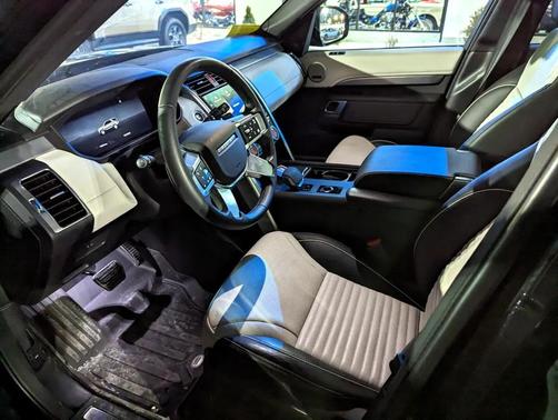 2024 Land Rover Discovery P300 Dynamic SE