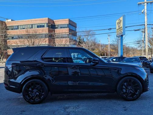 2024 Land Rover Discovery P300 Dynamic SE
