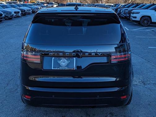 2024 Land Rover Discovery P300 Dynamic SE