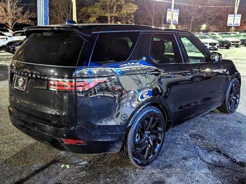 2024 Land Rover Discovery P300 Dynamic SE