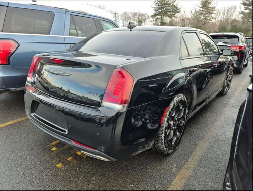 2021 Chrysler 300 Touring