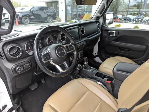 Bright White Clearcoat 2018 Jeep Wrangler Unlimited Sahara