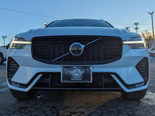 2022 Volvo XC60 B5 R-Design