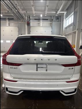 2022 Volvo XC60 B5 R-Design