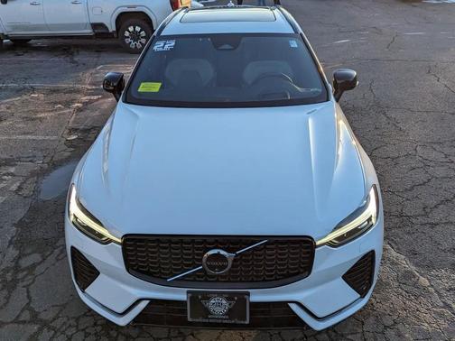 2022 Volvo XC60 B5 R-Design