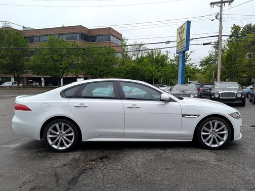 2017 Jaguar XF 35t R-Sport