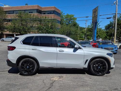White 2021 BMW X5 xDrive40i
