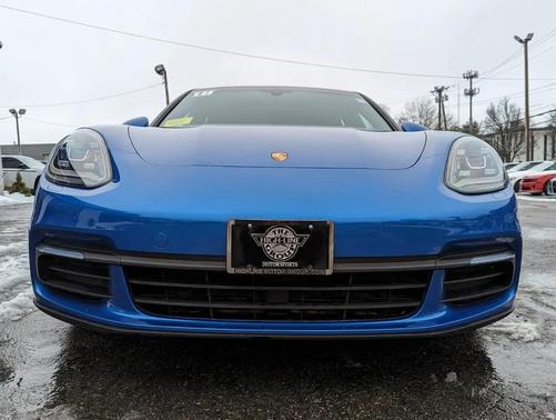 2018 Porsche Panamera 4