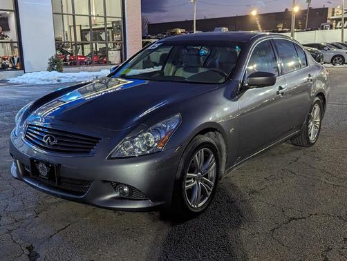 2015 INFINITI Q40 Base