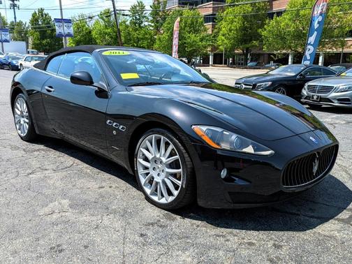 Photo 5 of 50 of 2011 Maserati GranTurismo Base