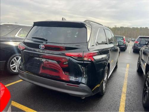 2021 Toyota Sienna XLE 7 Passenger