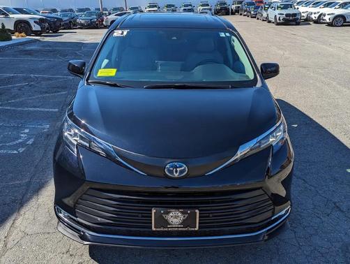 2021 Toyota Sienna XLE 7 Passenger