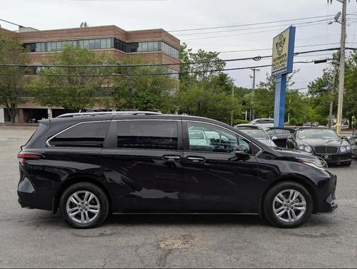 Midnight Black Metallic 2022 Toyota Sienna Limited