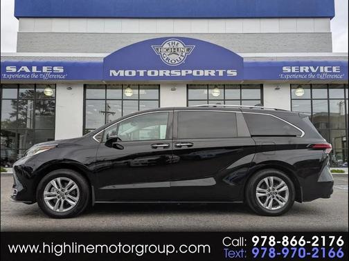 Midnight Black Metallic 2022 Toyota Sienna Limited
