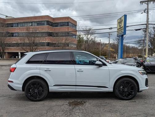 Glacier White Metallic 2025 Audi Q7 55 Premium Plus