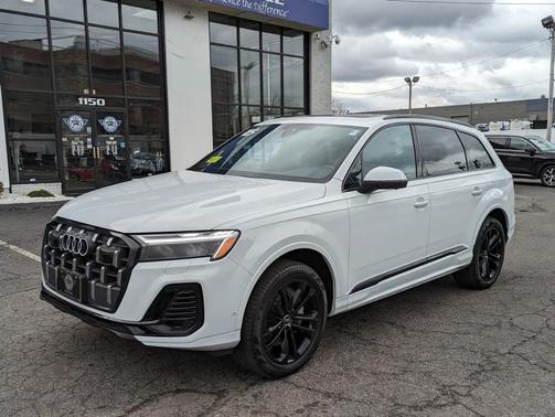 Glacier White Metallic 2025 Audi Q7 55 Premium Plus