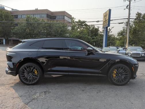 2023 Aston Martin DBX 707