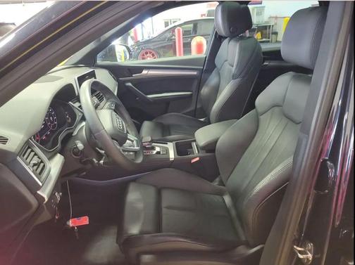 2020 Audi Q5 45 Titanium Premium