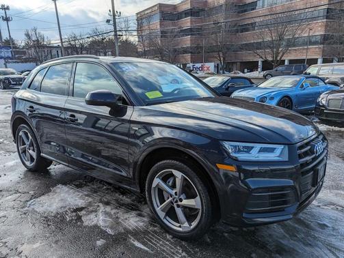 2020 Audi Q5 45 Titanium Premium