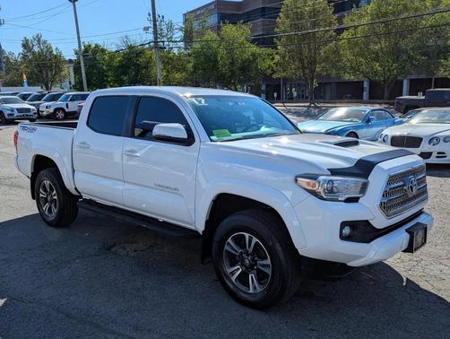 Super White 2017 Toyota Tacoma TRD Sport