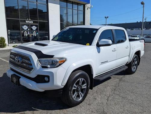 Super White 2017 Toyota Tacoma TRD Sport