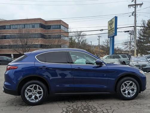 2021 Alfa Romeo Stelvio Base