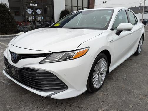 2019 Toyota Camry Hybrid XLE