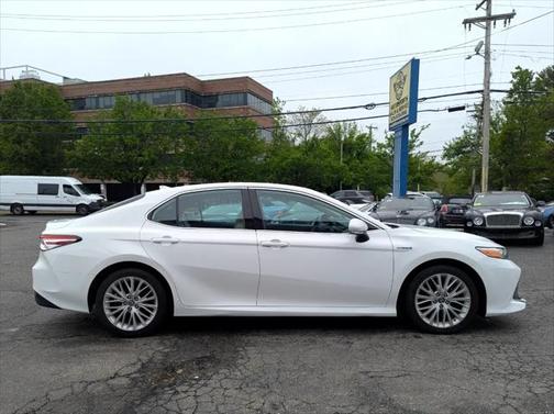 2019 Toyota Camry Hybrid XLE