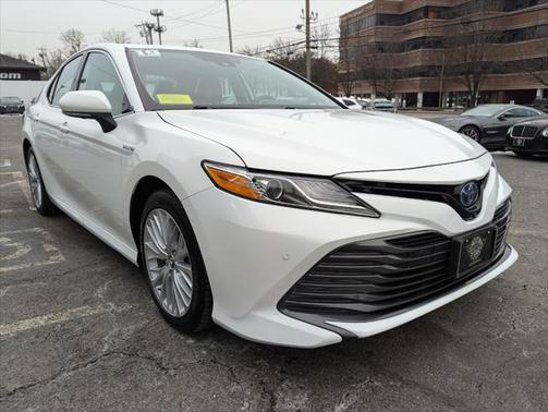 2019 Toyota Camry Hybrid XLE