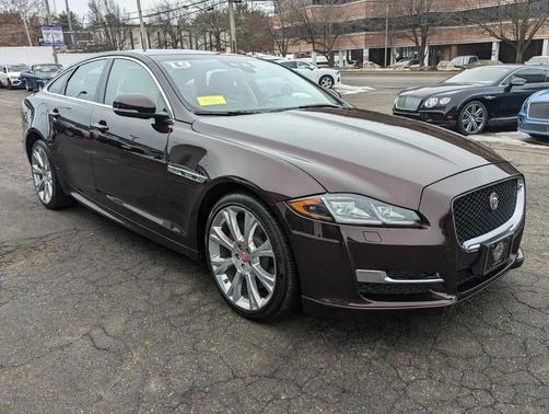 2019 Jaguar XJ R-Sport