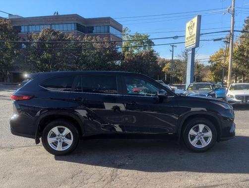 2023 Toyota Highlander Hybrid LE
