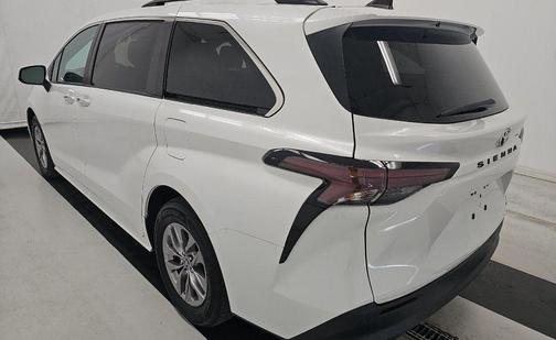 2023 Toyota Sienna XLE