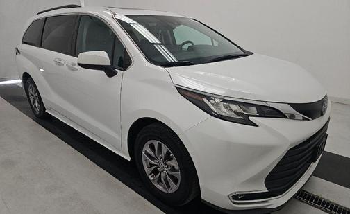 2023 Toyota Sienna XLE