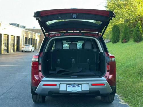 2024 Nissan Pathfinder SL 2WD