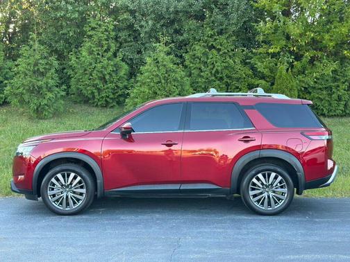 2024 Nissan Pathfinder SL 2WD