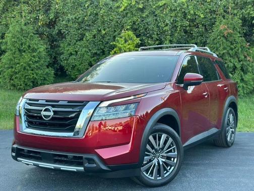 2024 Nissan Pathfinder SL 2WD