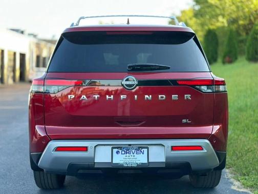 2024 Nissan Pathfinder SL 2WD