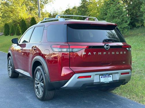 2024 Nissan Pathfinder SL 2WD