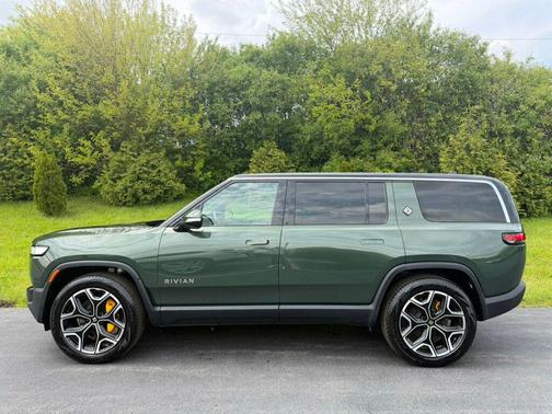 Forest Green 2022 Rivian R1S Launch Edition AWD