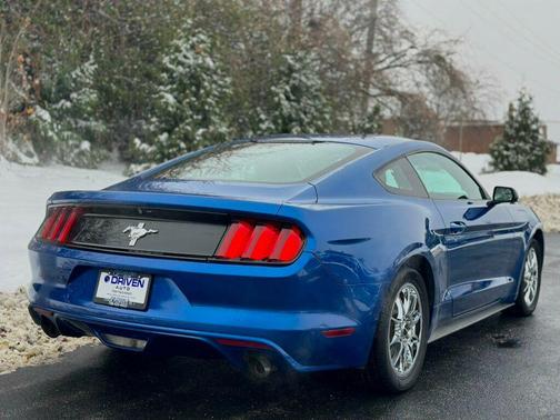 2017 Ford Mustang V6