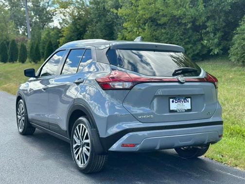 2022 Nissan Kicks SV