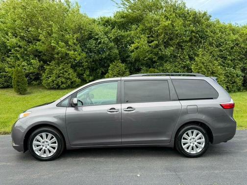 Predawn Gray Mica 2017 Toyota Sienna XLE