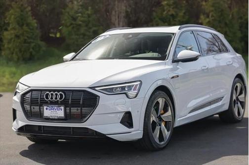 2022 Audi e-tron Premium Plus