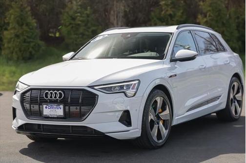 2022 Audi e-tron Premium Plus