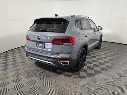 2022 Volkswagen Taos SE 4MOTION