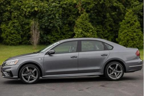 2018 Volkswagen Passat 2.0T R-Line