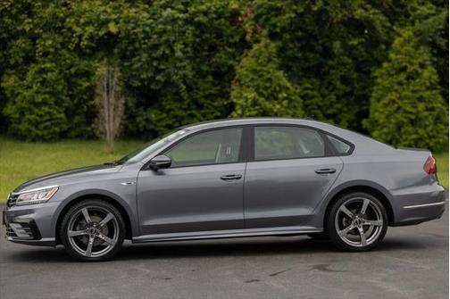 2018 Volkswagen Passat 2.0T R-Line