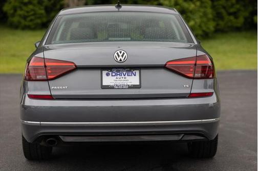 2018 Volkswagen Passat 2.0T R-Line