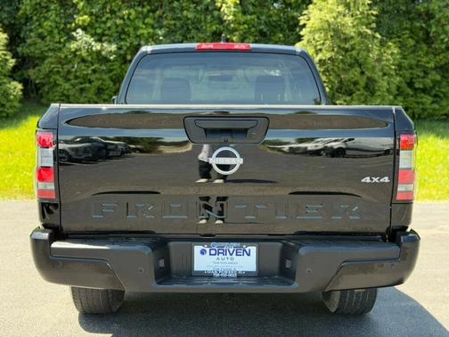Super Black 2022 Nissan Frontier S